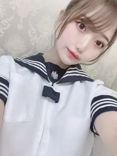 えま/20歳 - (E+アイドルスクール 新宿店)